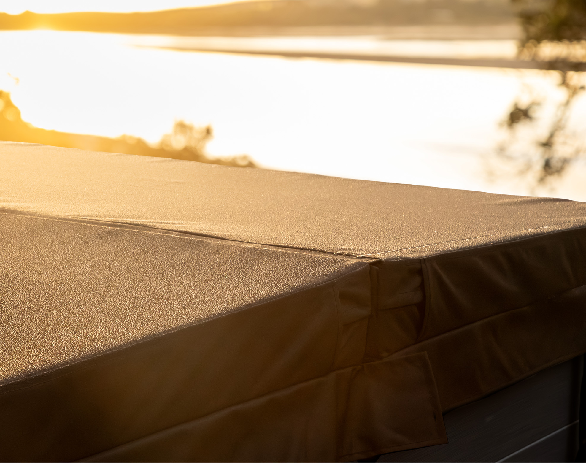 Platinum | EverLast™ Lockable Hardtop Cover